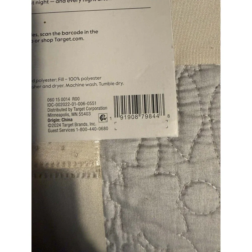 Threshold Twin/Twin XL Paisley Stitch Quilt Light Gray Garment New